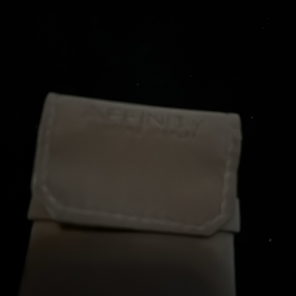 Affinity blue crystal ring. Size 6. New in box. - Picture 6 of 7